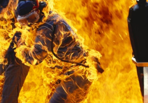 Vandaag 24 jaar geleden: auto van Verstappen vliegt in de brand tijdens Duitse Grand Prix