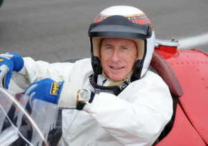 Sir Jackie Stewart kruipt weer achter het stuur van Formule 1-auto