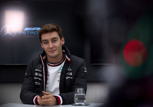 Russell: "Mercedes está aprendiendo sobre su nueva dirección"