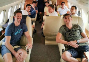 HAHA: Russell weet nog door wie hij in Singapore in de muur belandde