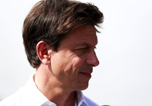 Wolff legt uit wat misging bij Mercedes: 'Bij de undercut hadden we het fout"