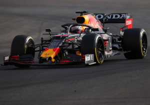In beeld: Formule 1-wagens voor het eerst de baan op met 18-inch banden