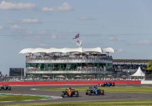 Alonso racecraft the "best on the grid" - Ricciardo