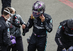 Hamilton op gelijke hoogte met Schumacher: "Ik weet niet wat ik moet zeggen"