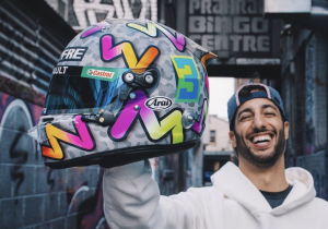 Dit is het definitieve helmontwerp van Ricciardo voor 2020