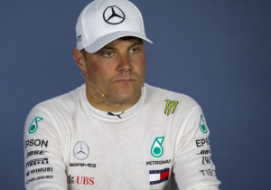 Wolff noemt Bottas uitstekende wingman: 'Doet pijn om dat te horen, wil een gesprek'