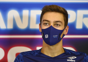 Russell zit met hoofd nog niet bij Mercedes: "Onprofessioneel om al aan volgend jaar te denken"