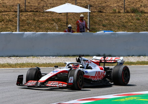 Magnussen U-turn after Hamilton crash accusation