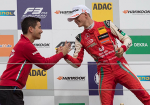 Schumacher sluit weekend in stijl af met derde zege