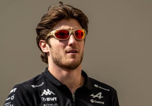 'This is impossible!' Fans react as former F1 star crashes at the same corner THREE times