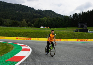 In beeld: coureurs arriveren in Oostenrijk en verkennen de bewolkte Red Bull Ring