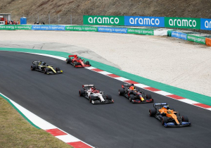 "What's going on?" - Verstappen stunned by Raikkonen battle