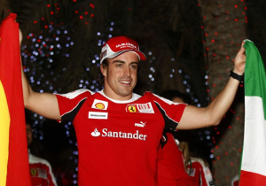 Alonso verdedigt zich op Twitter: "Ik heb vijf ongelooflijke jaren gehad bij Ferrari"