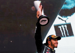 Alonso aangereden tijdens fietsrit, Hamilton verwelkomt Brady bij club van zeven | Social Wall