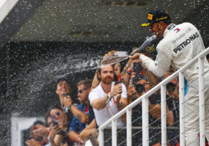 Hamilton over crash Verstappen: "Je moet altijd zorgen dat er ruimte is"