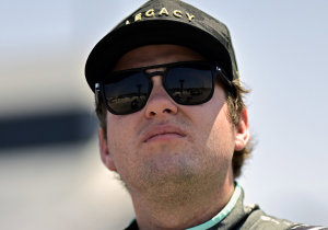 NASCAR schorst coureur voor onbepaalde tijd na liken onsmakelijke meme