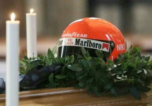 F1 fans pay last respects to Lauda