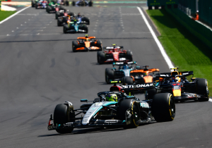 Hamilton baalt van strategie na Russell-zege: "Ik had telkens nog banden over"