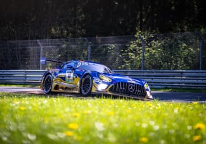 Schiller snelste in Q1 op Nürburgring, Verstappen dicht bij de kop, hagel en crashes verstoren sessie