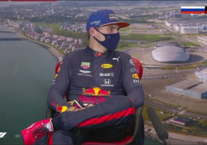 Verstappen dolt met Bottas: "Hij had mij geen slipstream moeten geven"