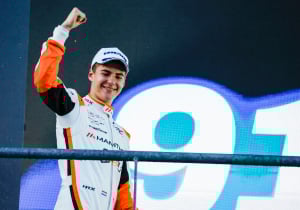 VIDEO: Red Bull stopt per direct met juniorcoureur, Schuring wint Le Mans