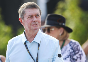 Dit zijn de stewards die de gridstraf aan Verstappen hebben uitgedeeld in Qatar