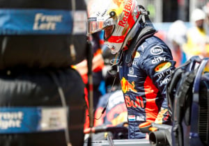 Verstappen woedend over boordradio's: "Moet ik het herhalen? Banden zijn dood!"