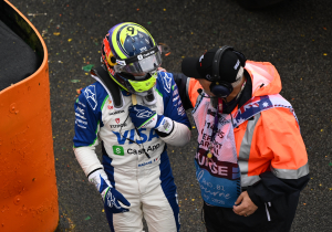 El NOBLE gesto del padre de Hamilton con Hadjar tras el accidente en el GP de Australia