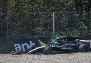 VIDEO: Megacrash Antonelli, Verstappen nergens te bekennen tijdens vrijdag F1 Monza