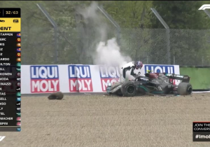 Russell en Bottas vliegen eraf, schelden elkaar de huid vol