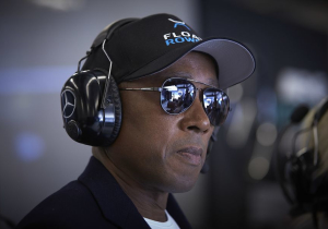 Hamilton senior over middelvinger-incident met Verstappen: “Dat heet competitie”