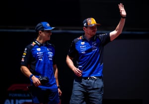 Hadjar grapt na tow aan Verstappen: "Het is een beetje als Deliveroo"