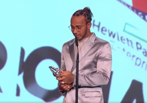 Hamilton wint belangrijke sportprijs: 'F1 heeft mijn leven betekenis gegeven'
