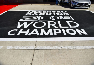 Hamilton is wereldkampioen: 'Mijn vader zei het me toen ik zeven was'