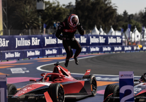 Dennis opent Formule E-seizoen met zege in Mexico, Frijns valt uit met gebroken pols