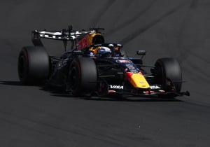 Woedende Verstappen nipt tweede achter Antonelli in Grand Prix van Spanje