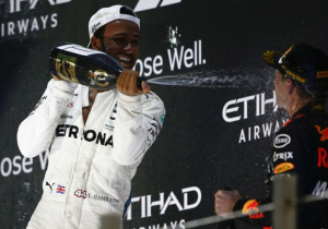 Hamilton lovend over Verstappen: 'Max is klaar voor de wereldtitel'