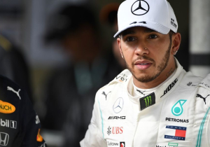 Hamilton over Ferrari-geruchten: "Wie weet wat de coureursmarkt gaat doen"