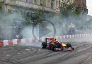 VIDEO: Red Bull en Mercedes tonen skills in straten Budapest