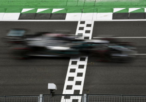 Stunning Hamilton smashes Silverstone lap record to grab British GP pole