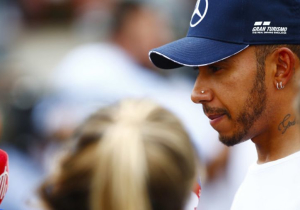 Lewis Hamilton over uitvalbeurt: 'Denk dat het door een stuurprobleem kwam'