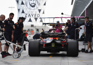 Pitstop Max Verstappen ontvangt award van DHL