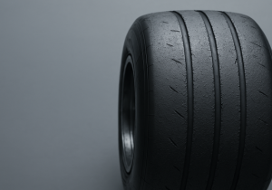 Rubber meets the road: How tire-deg data and practice long-runs shape pre-race winner markets