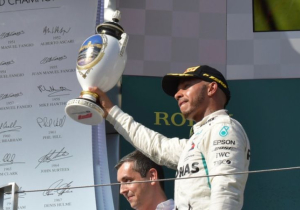 Hamilton wil nog niet aan kampioenschap denken: "Veel te vroeg voor"