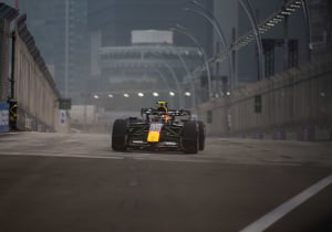 FIA velt oordeel over gele vlag-overtreding Verstappen en Hamilton in Singapore