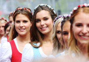 Red Bull-baas: 'Debat over Grid Girls is krankzinnige poppenkast'