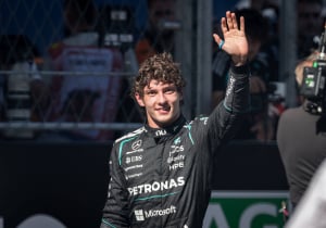 Schumacher duidelijk over Mercedes-duo: 'Russell heeft zijn meerdere gevonden'
