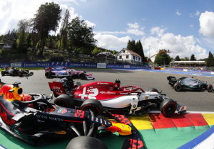 Räikkönen over botsing met Verstappen: "Geen idee wat er gebeurde"