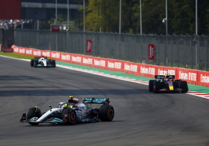 Villeneuve kraakt Mercedes: "Misschien moeten ze ook gewoon televisie kijken"