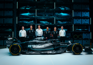 Hamilton - 'Pretty much everyone' prefers black Mercedes